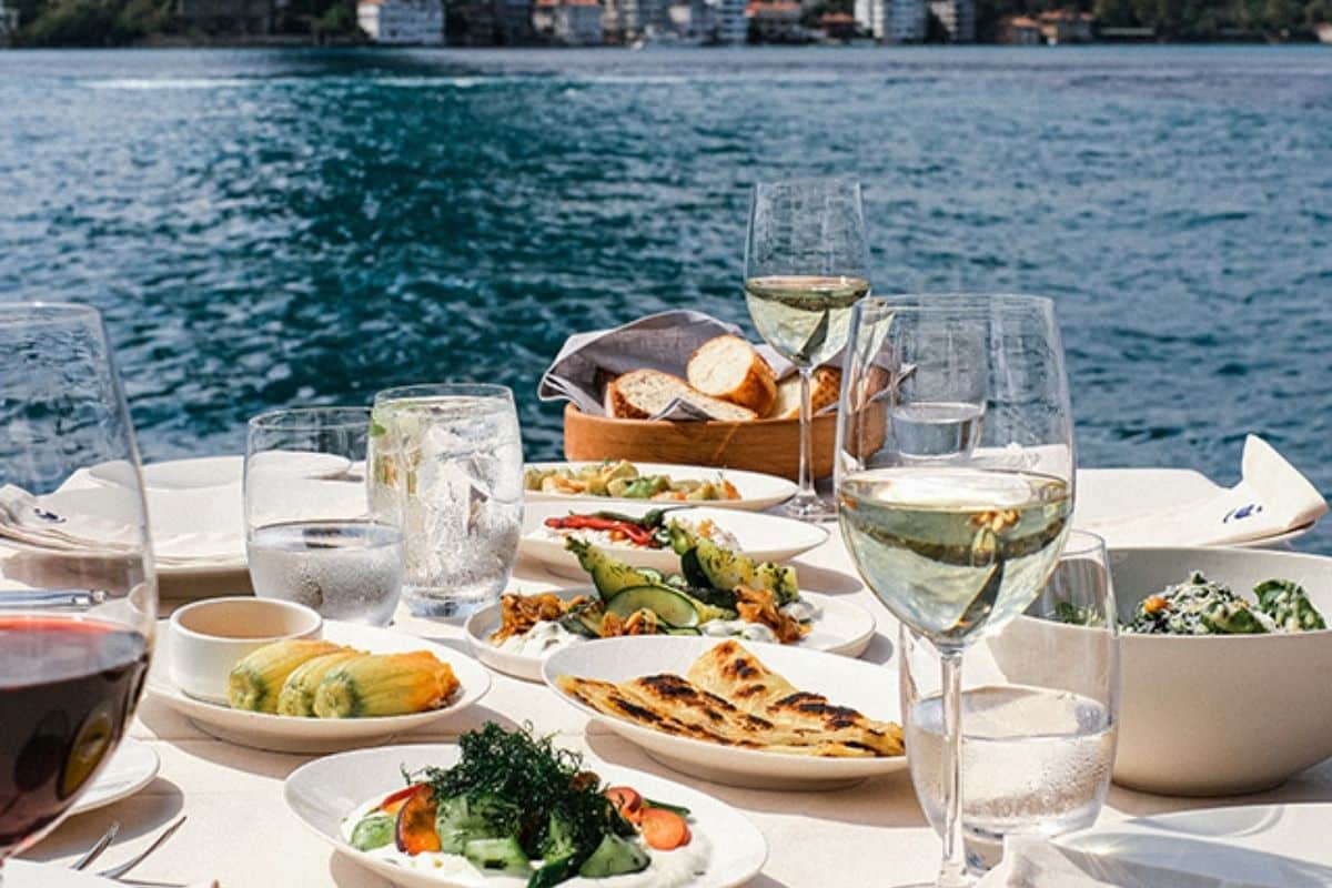 Gourmet Dinner in Istanbul with Bosphorus Cruise