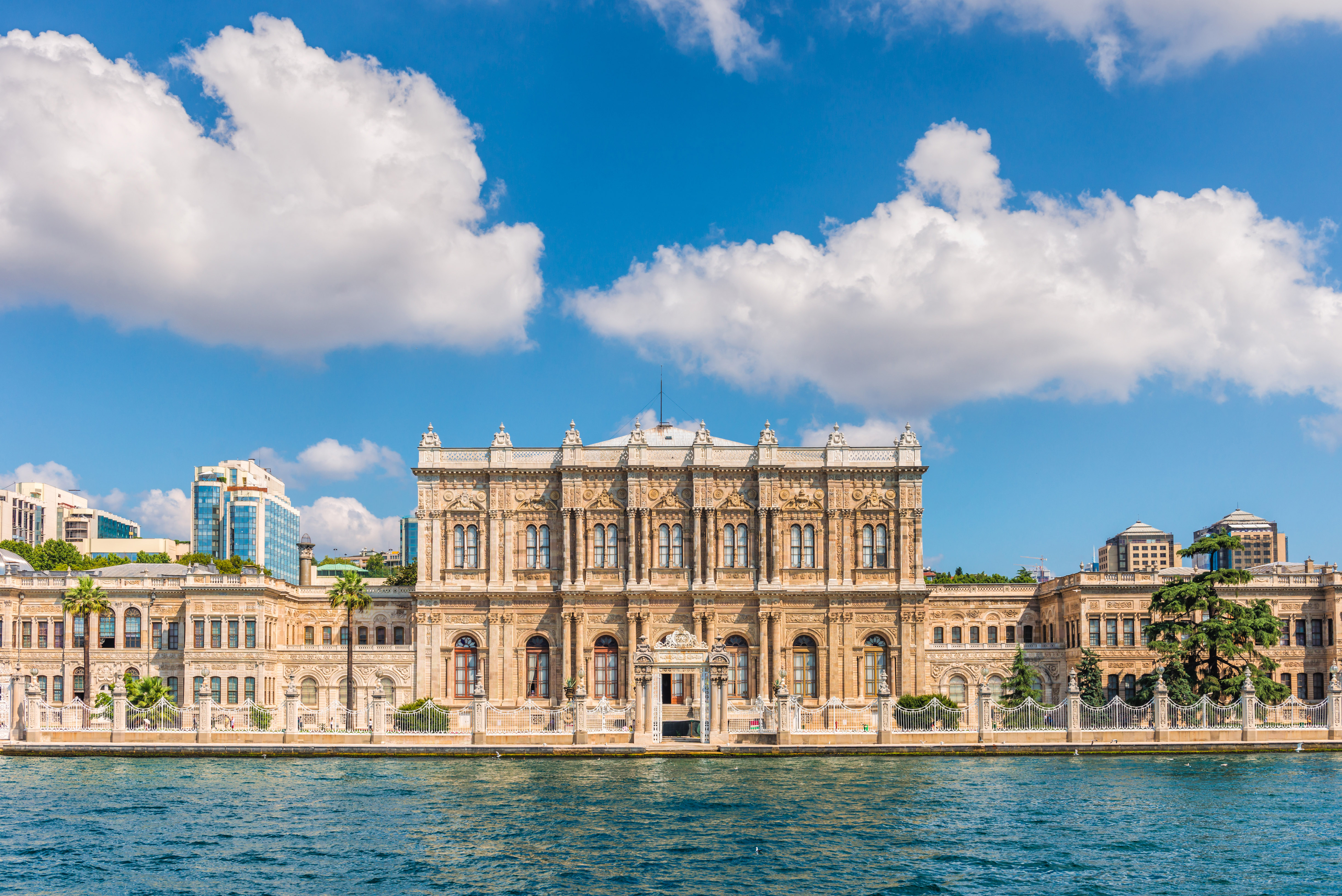 The Historical Importance of Dolmabahçe Palace and Its Connection with the Bosphorus Cruise
