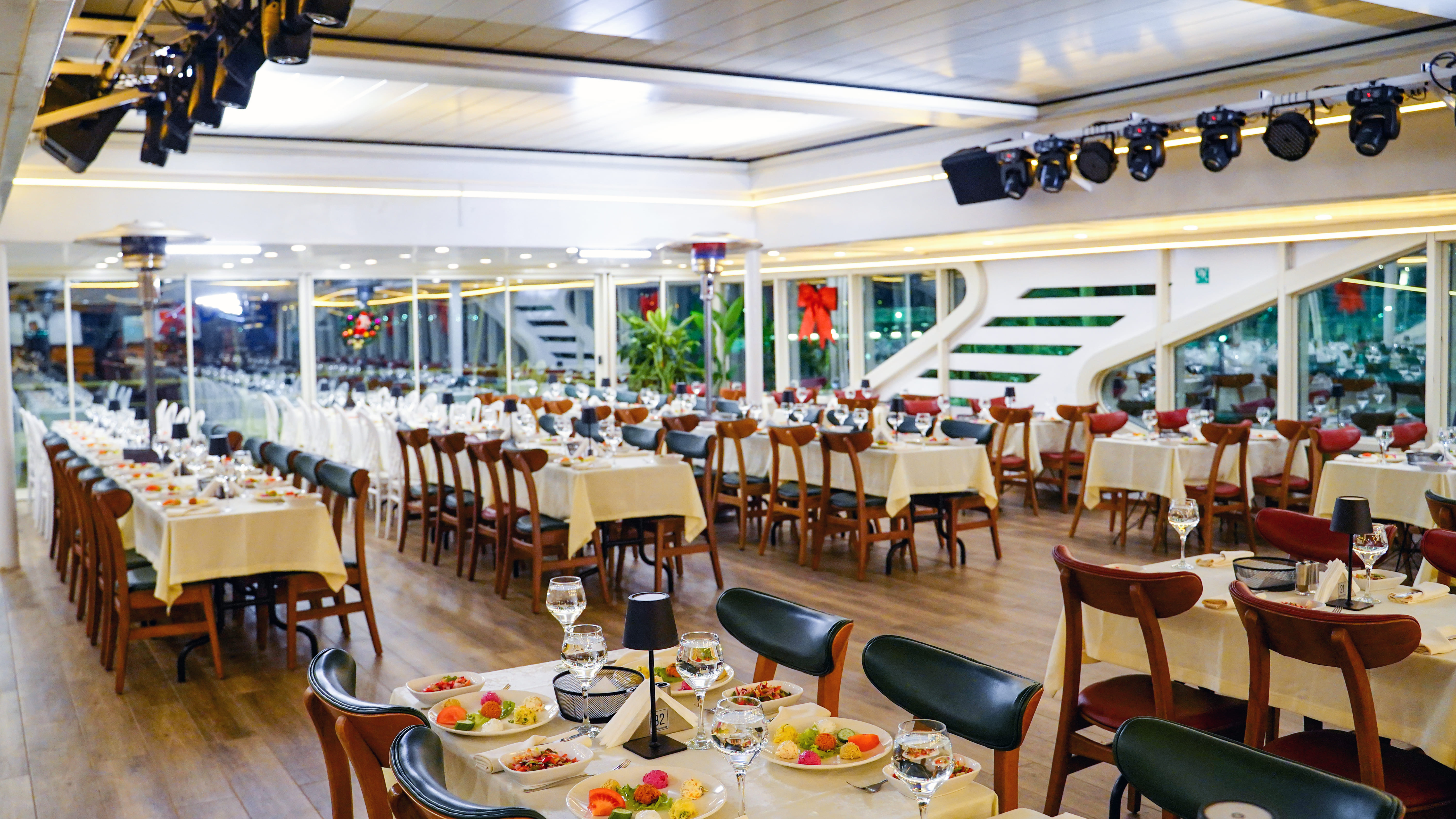 Bosphorus Lunch Cruise: 5 Reasons Why You Should Experience Istanbul by Day
