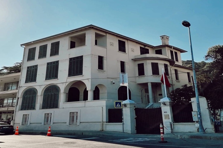 The Scenes of Film and Literature via Bosphorus Cruise