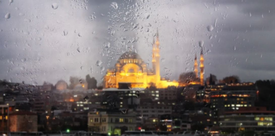 Bosphorus Dinner Cruise on a Rainy Autumn Evening