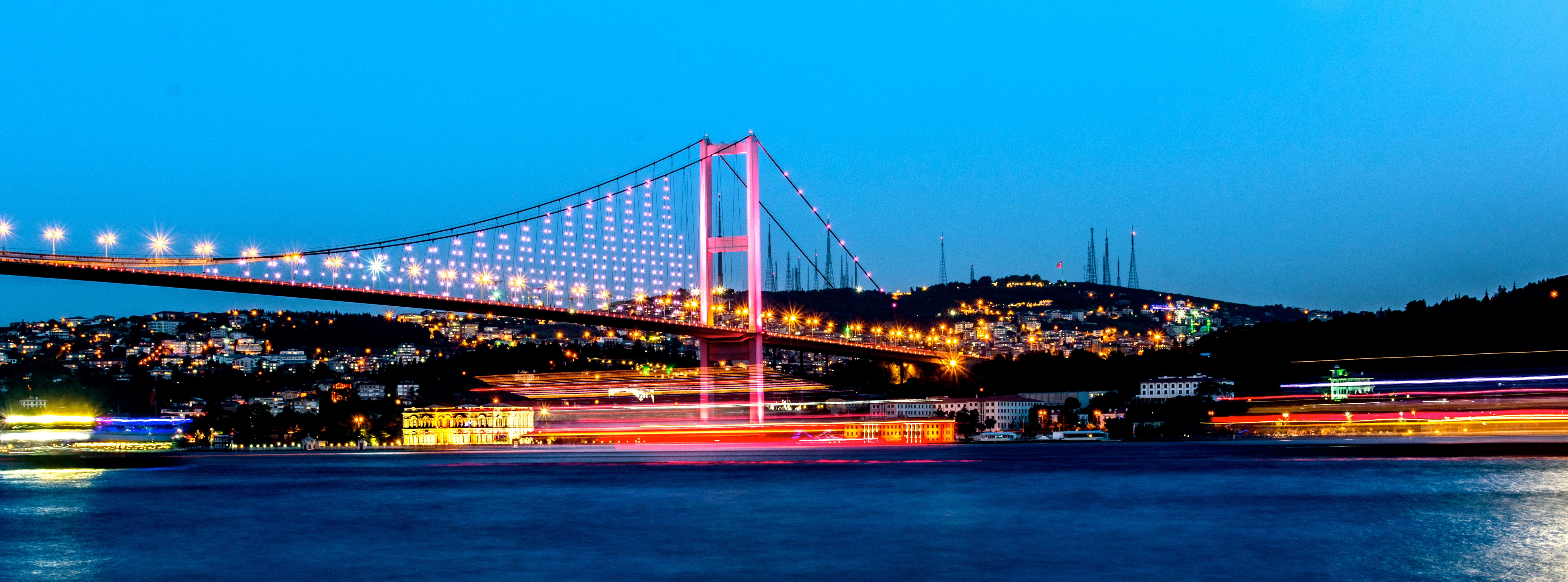 Bosphorus Cruise Experience with Standard Backside Table