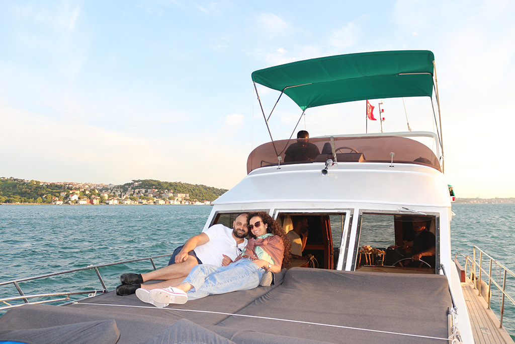 BEST Sunset Sail- Luxury Yacht Cruise - With Hotel Transfer & PROFESSIONAL GUIDE 